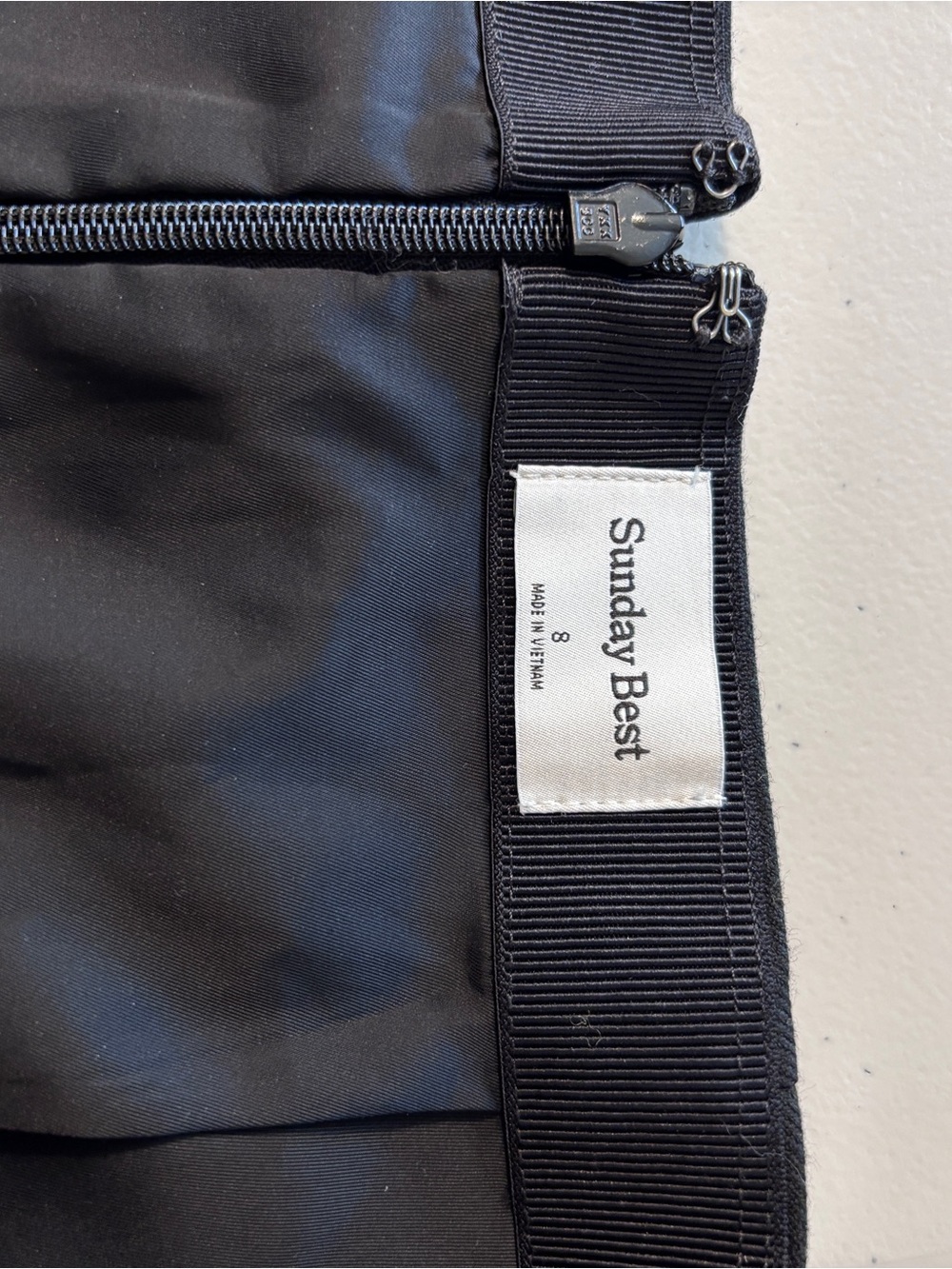 Aritzia Sunday Best Black Mini Skirt Size 8 Preppy Minimalist Elevated Basic - Picture 5 of 9